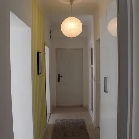 Chic In The Old Town Apartment *